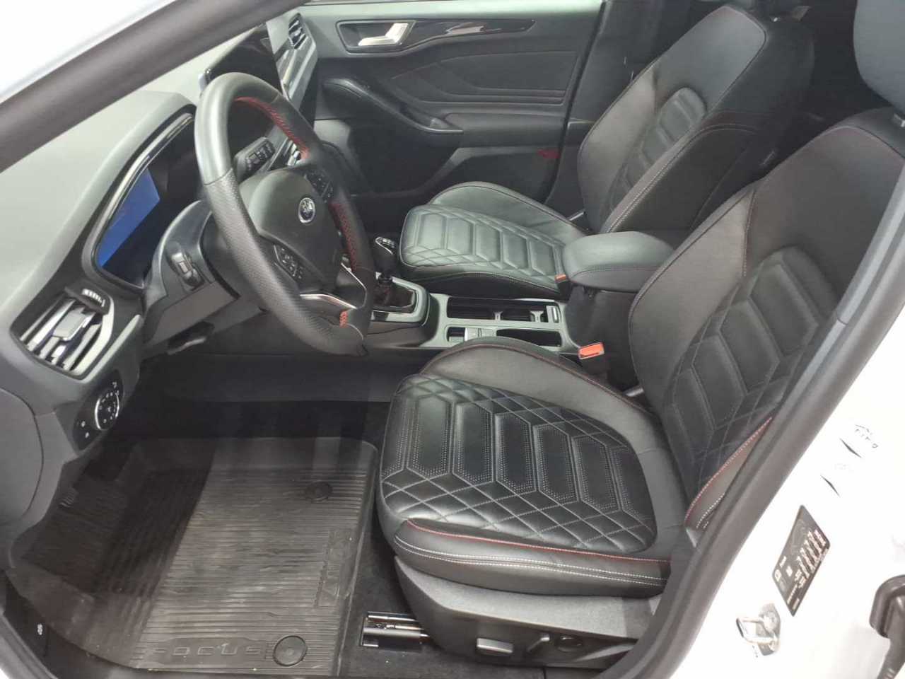Ford Focus 1.0 EcoBoost Hybrid ST-LINE X 3