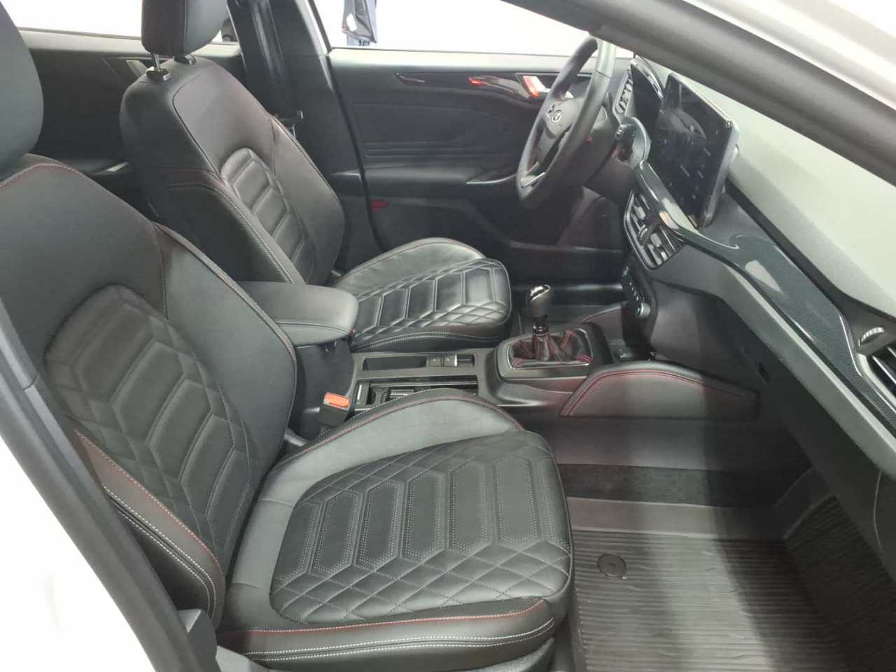 Ford Focus 1.0 EcoBoost Hybrid ST-LINE X 11