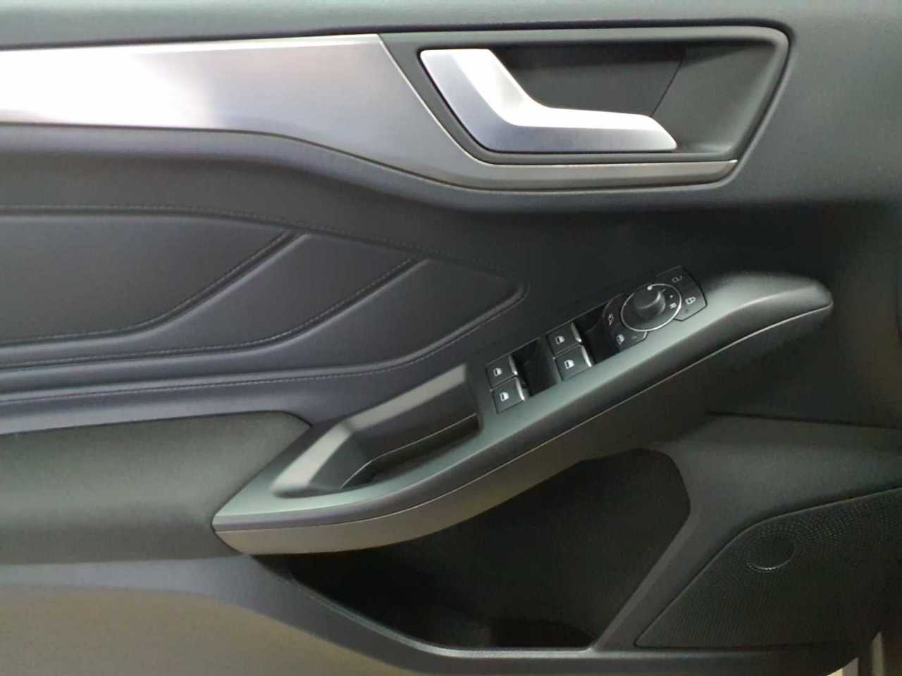 Ford Focus Turnier 1.0 EcoBoost Hybrid Aut. TITANIUM X 4