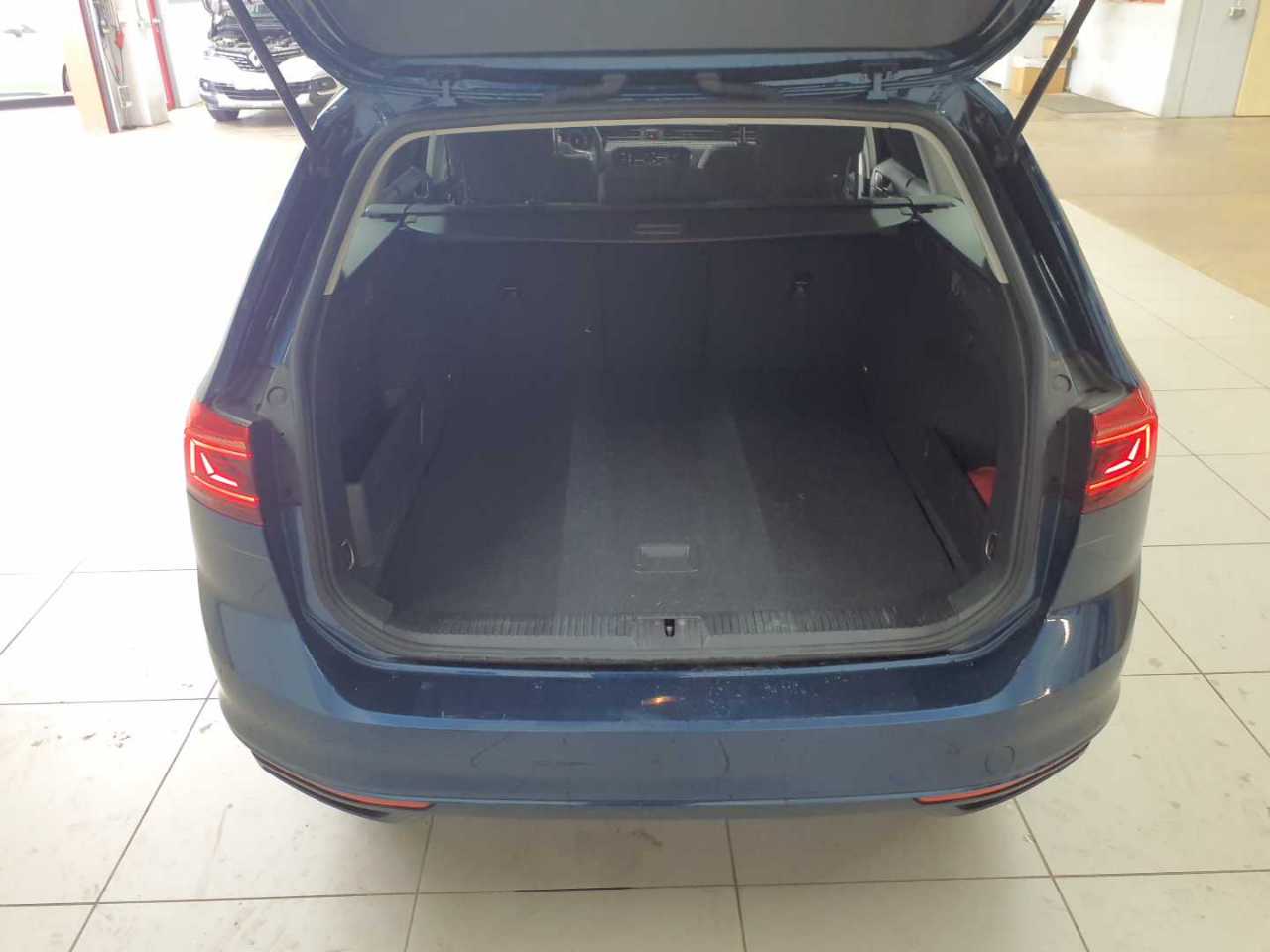 Vw Passat Variant 2.0 TDI SCR DSG 4Motion Business 9