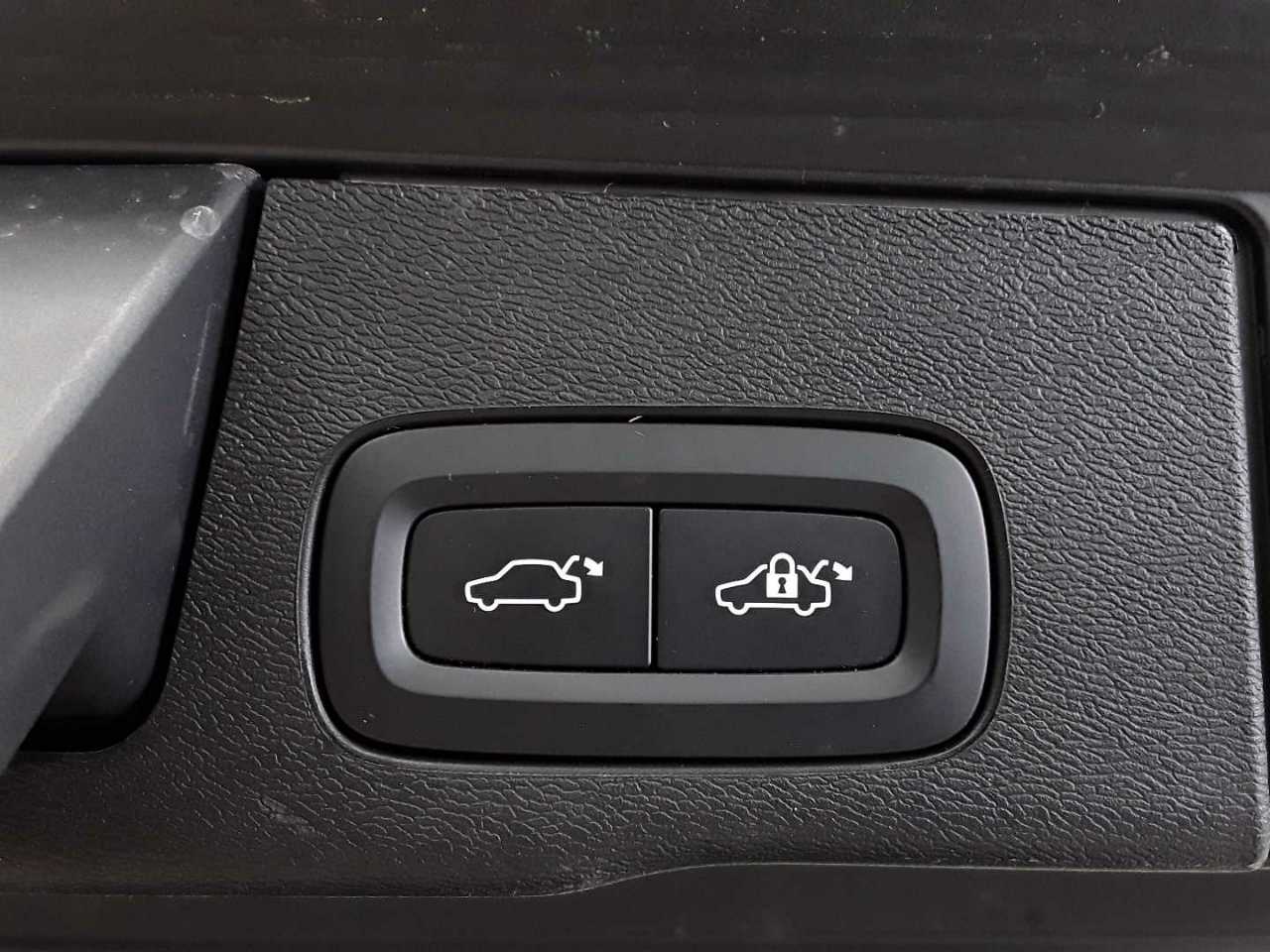 Volvo XC60 B4 D AWD Ultimate Dark 19