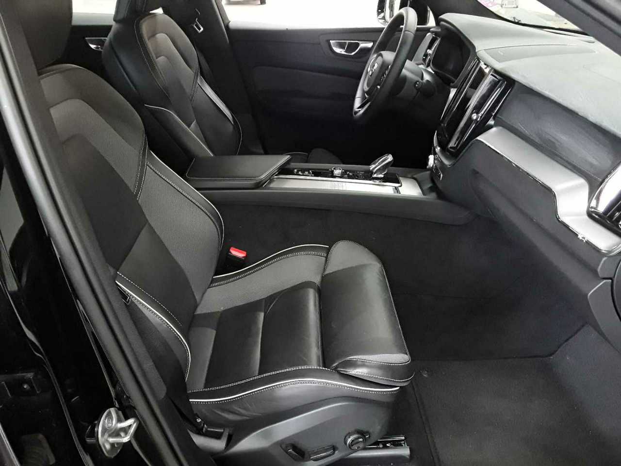 Volvo XC60 B4 D AWD Ultimate Dark 8