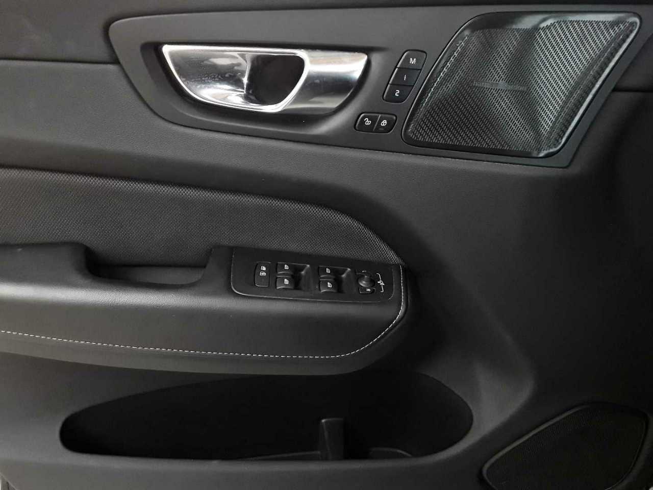 Volvo XC60 B4 D AWD Ultimate Dark 16