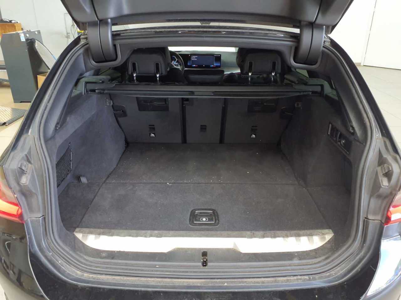 Bmw 330e Touring Aut. 10