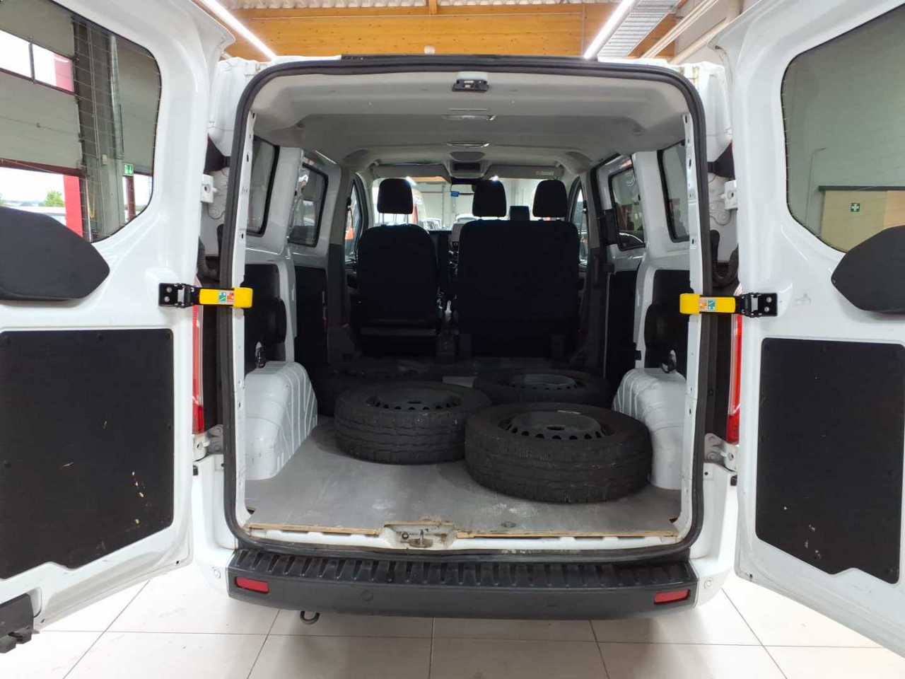 Ford Transit Custom 320 L1H1 VA Trend 10