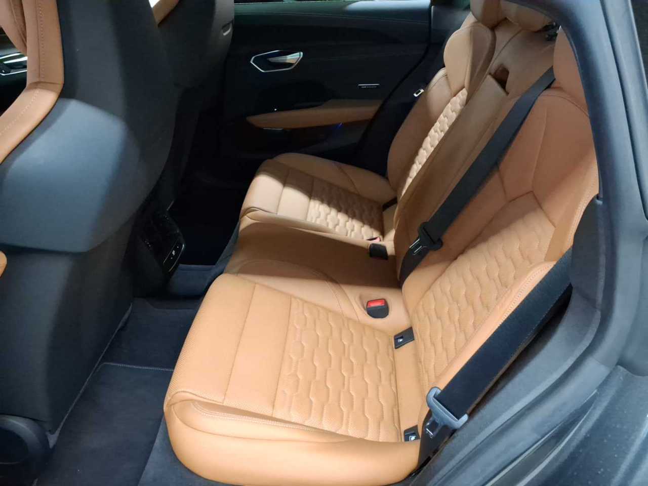 Audi e-tron GT quattro 14
