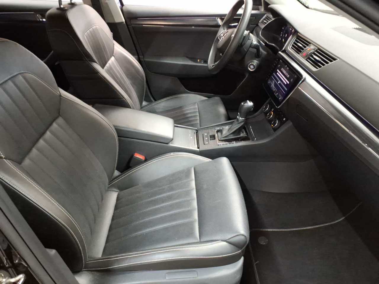Skoda Superb 2.0 TDI DSG Premium Edition 8