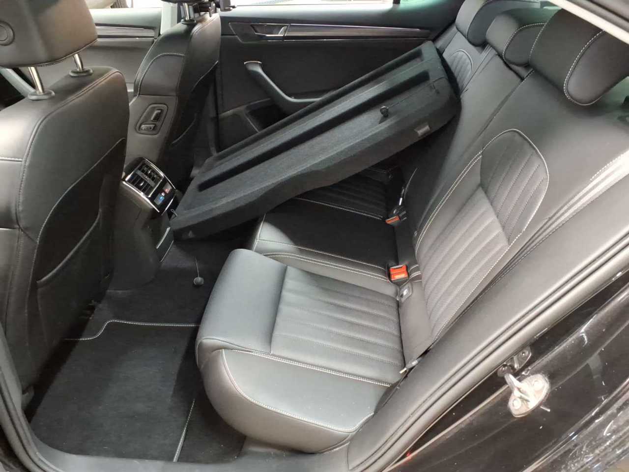 Skoda Superb 2.0 TDI DSG Premium Edition 13