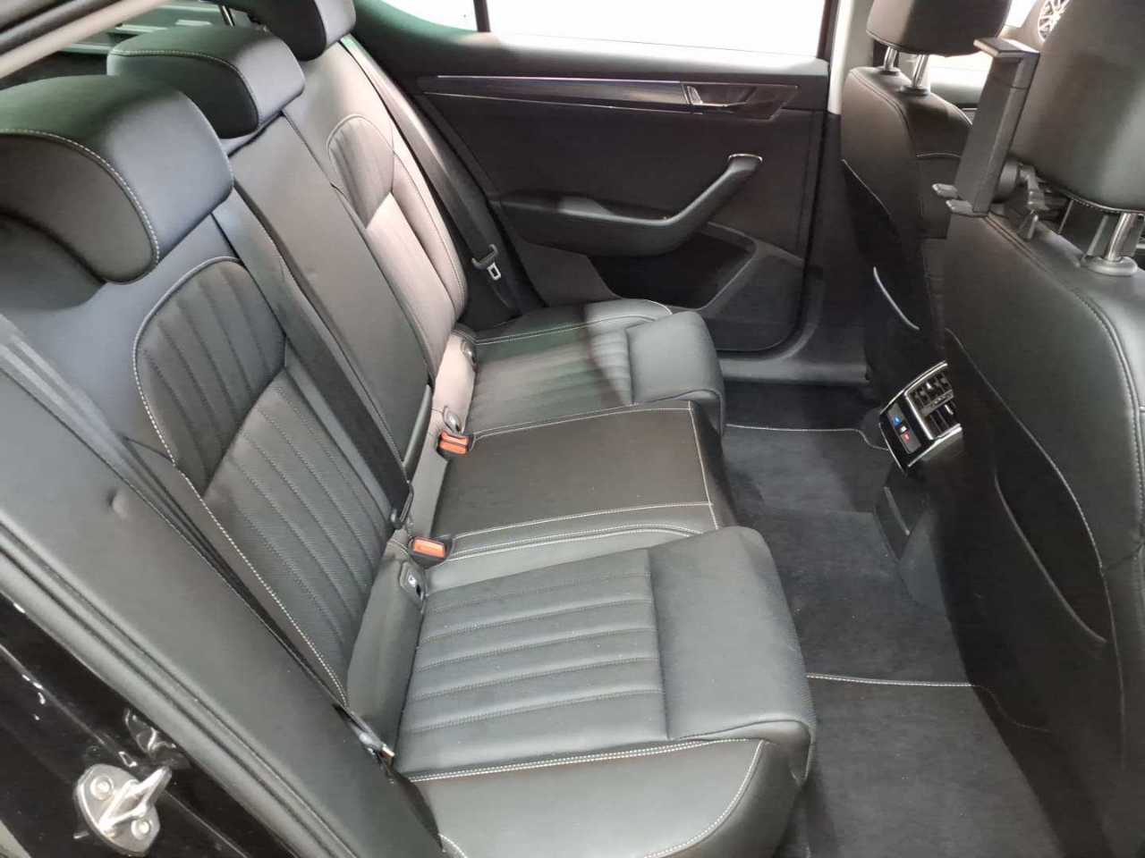Skoda Superb 2.0 TDI DSG Premium Edition 14