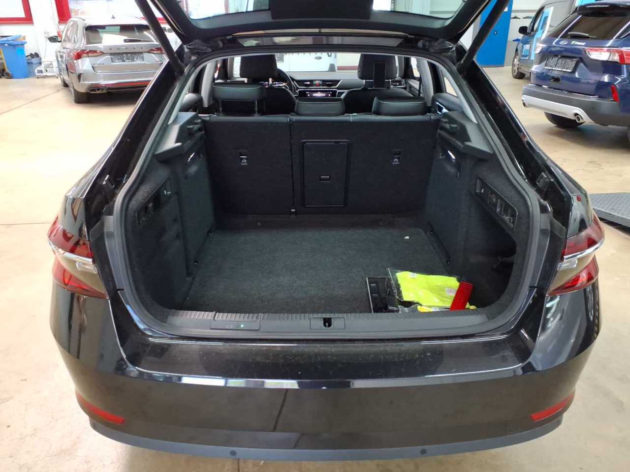 Skoda Superb 2.0 TDI DSG Premium Edition 15