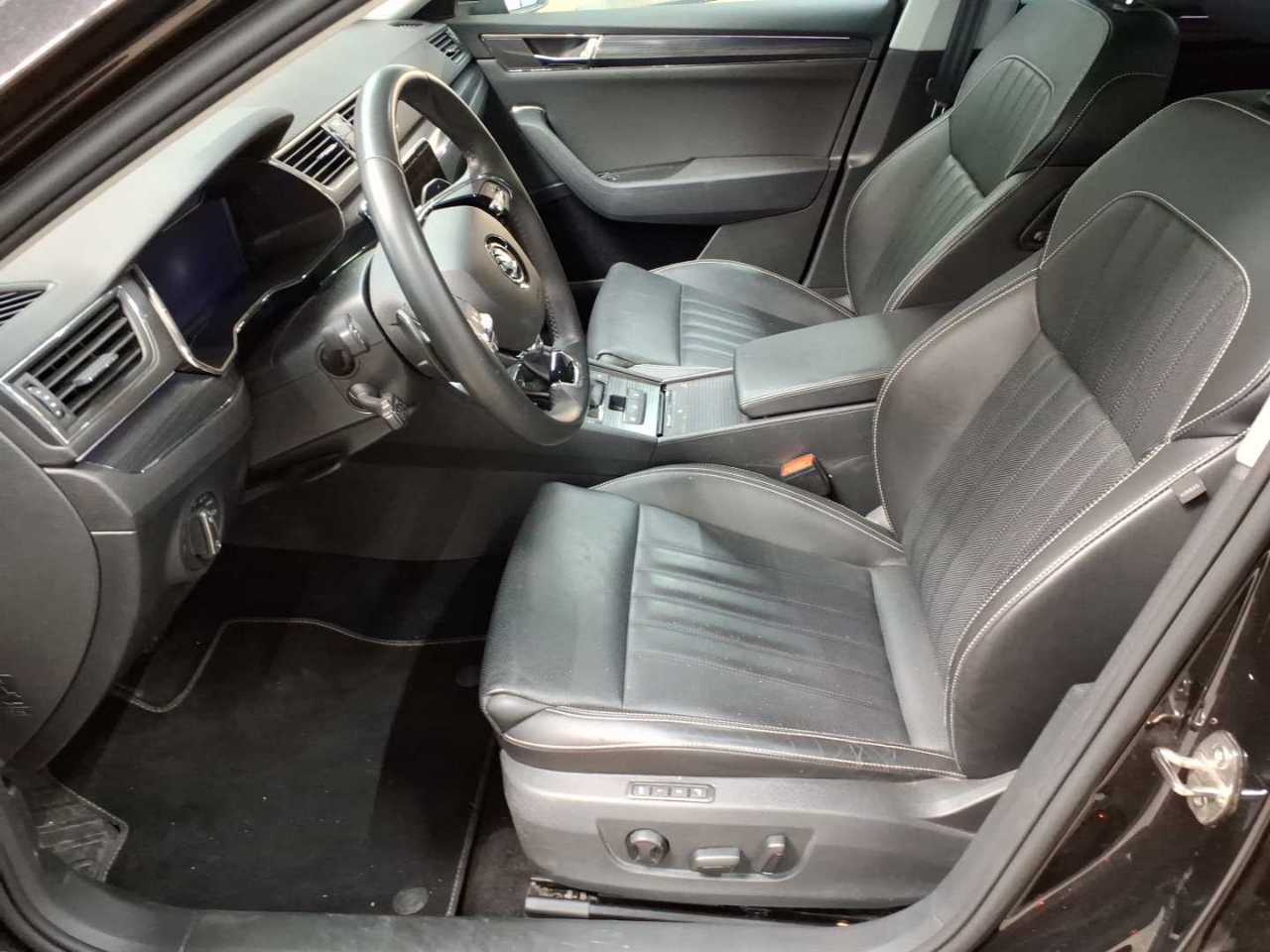 Skoda Superb 2.0 TDI DSG Premium Edition 7