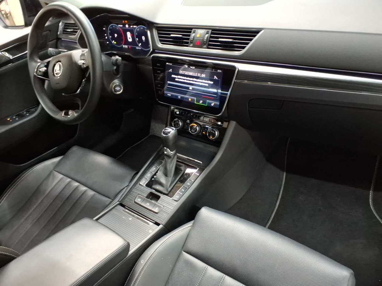 Skoda Superb 2.0 TDI DSG Premium Edition 9