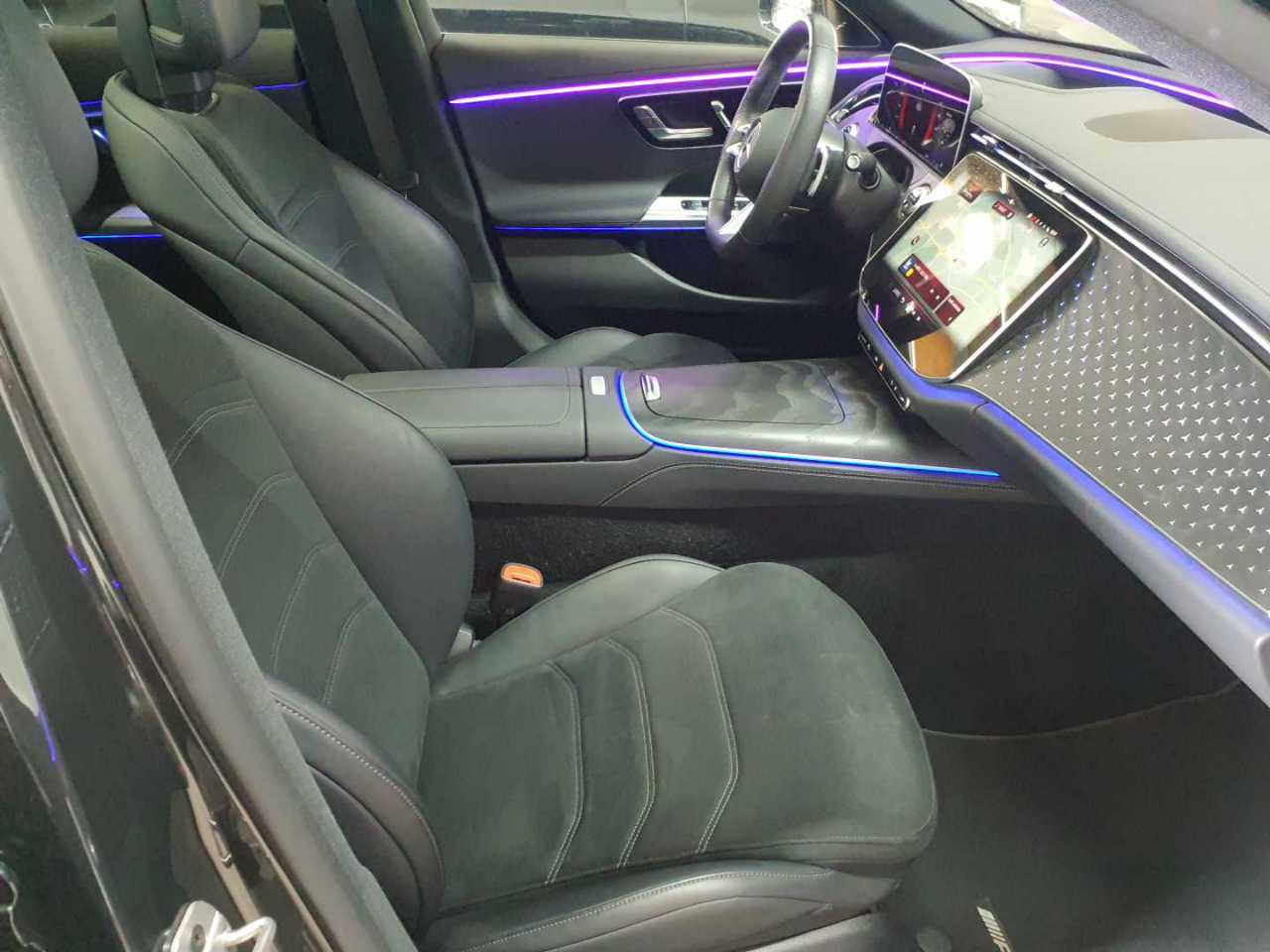 Mercedes-Benz E 220 d T 9G-TRONIC 12