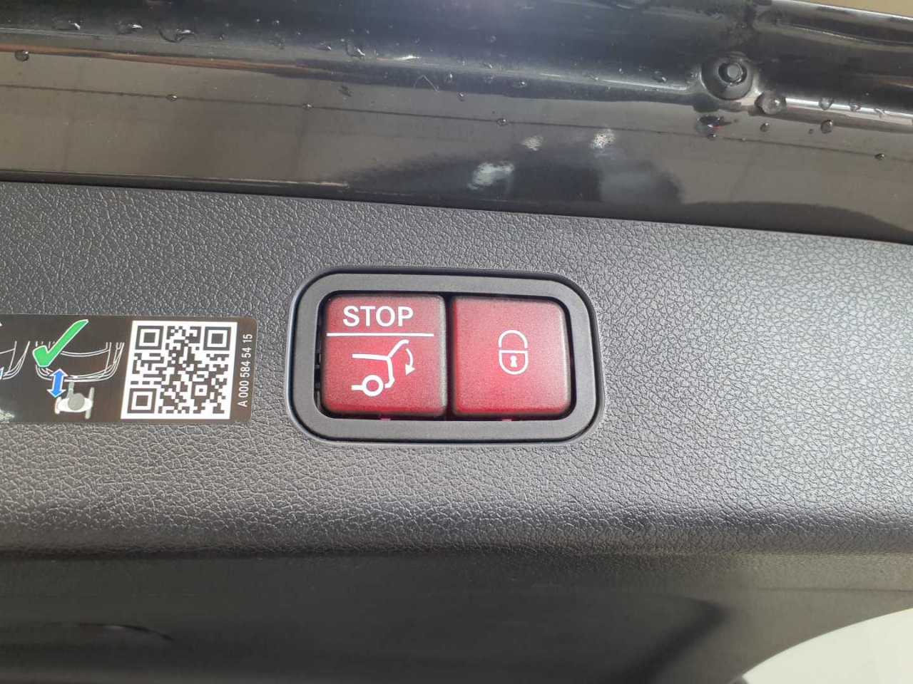 Mercedes-Benz E 220 d T 9G-TRONIC 11