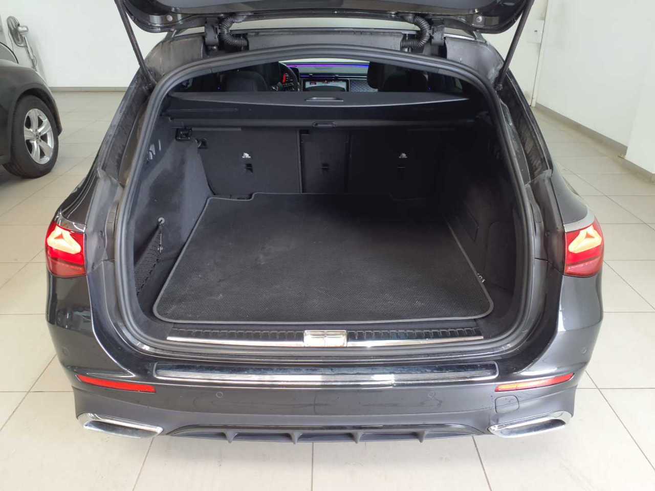 Mercedes-Benz E 220 d T 9G-TRONIC 9