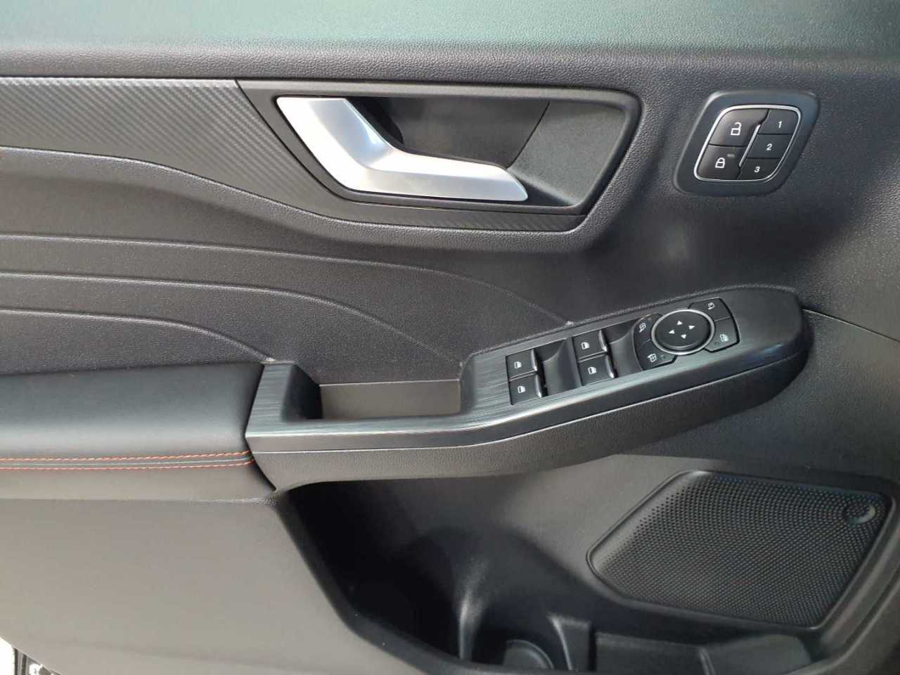 Ford Kuga 1.5 EcoBoost ST-LINE X 4