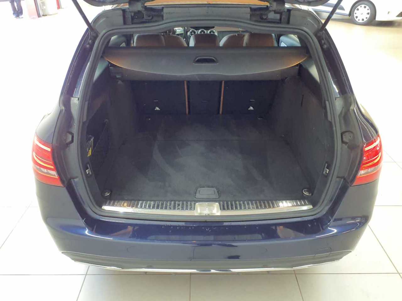 Mercedes-Benz C 220 d 4Matic T 9G-TRONIC AMG Line 9