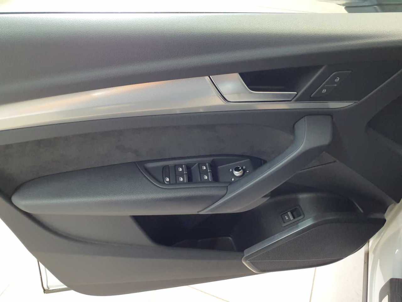 Audi Q5 40 TDI quattro S tronic design 4