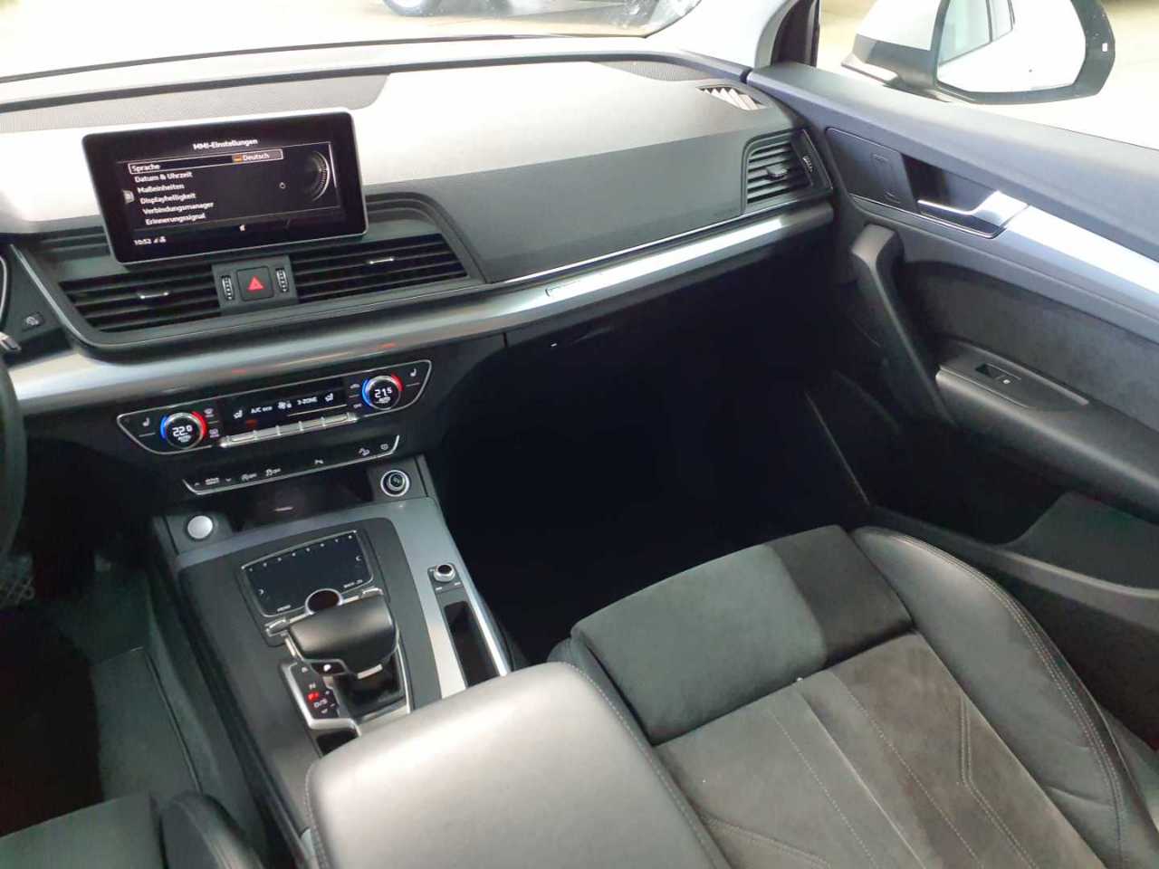 Audi Q5 40 TDI quattro S tronic design 6