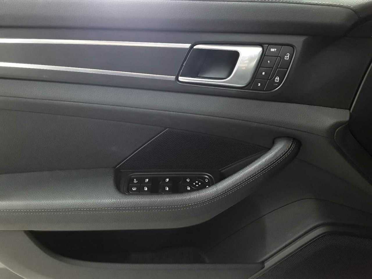 Porsche Panamera 4 E-Hybrid Platinum Edition 5