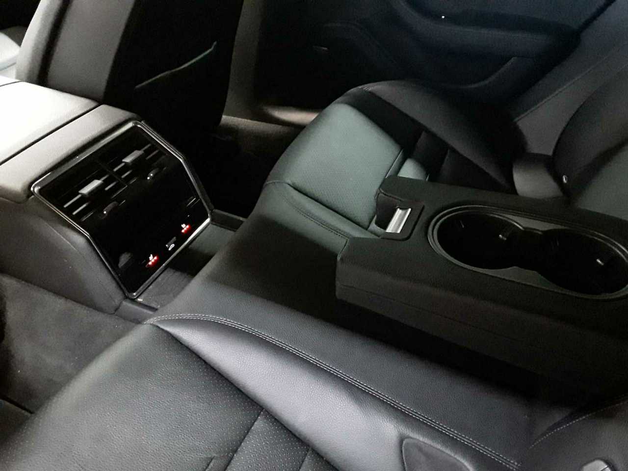 Porsche Panamera 4 E-Hybrid Platinum Edition 9