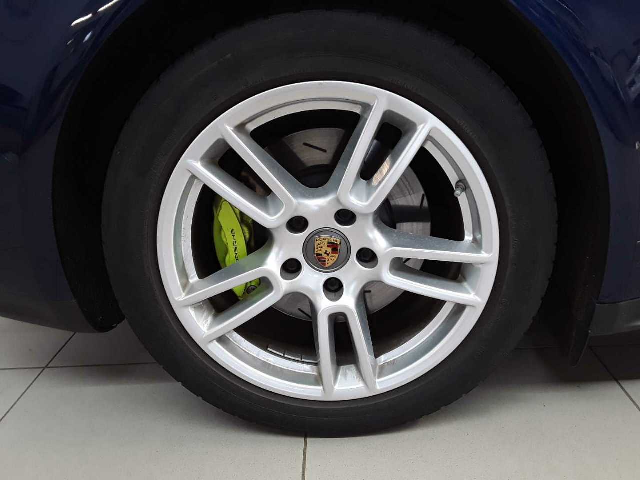 Porsche Panamera 4 E-Hybrid Platinum Edition 17