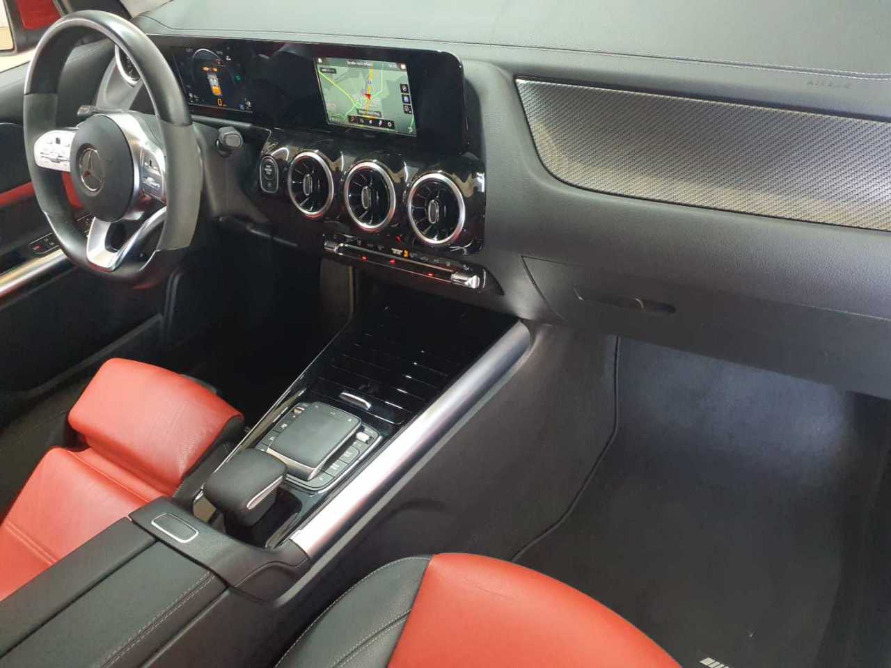 Mercedes-Benz GLA 250 8G-DCT AMG Line 13