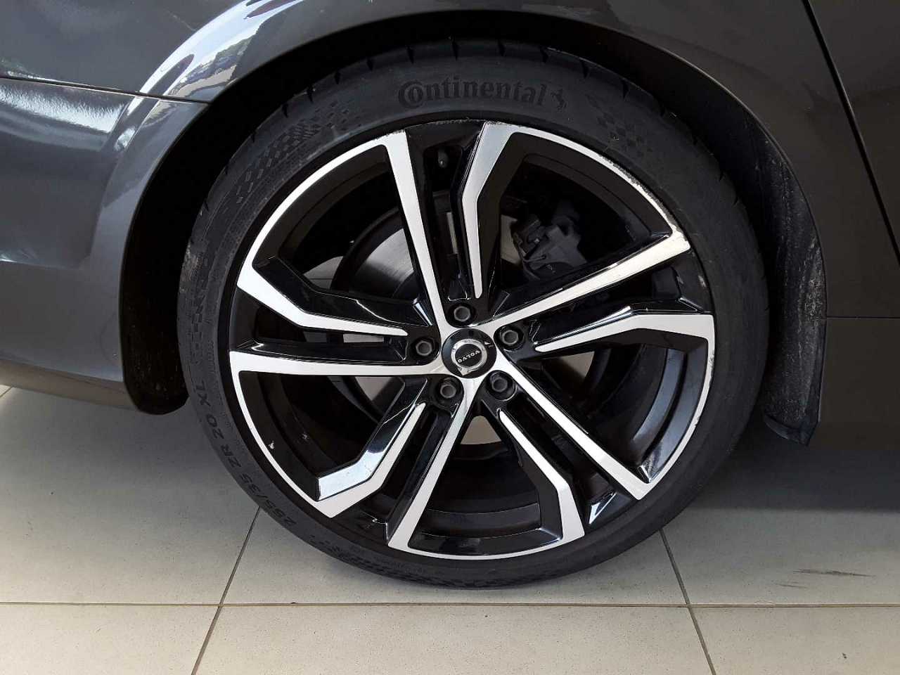 Volvo V90 D5 AWD Geartronic R Design 17