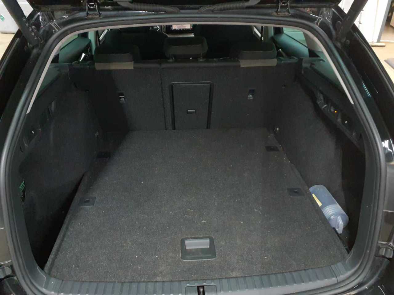 Skoda Octavia Combi 2.0 TDI DSG 4x4 Scout 14