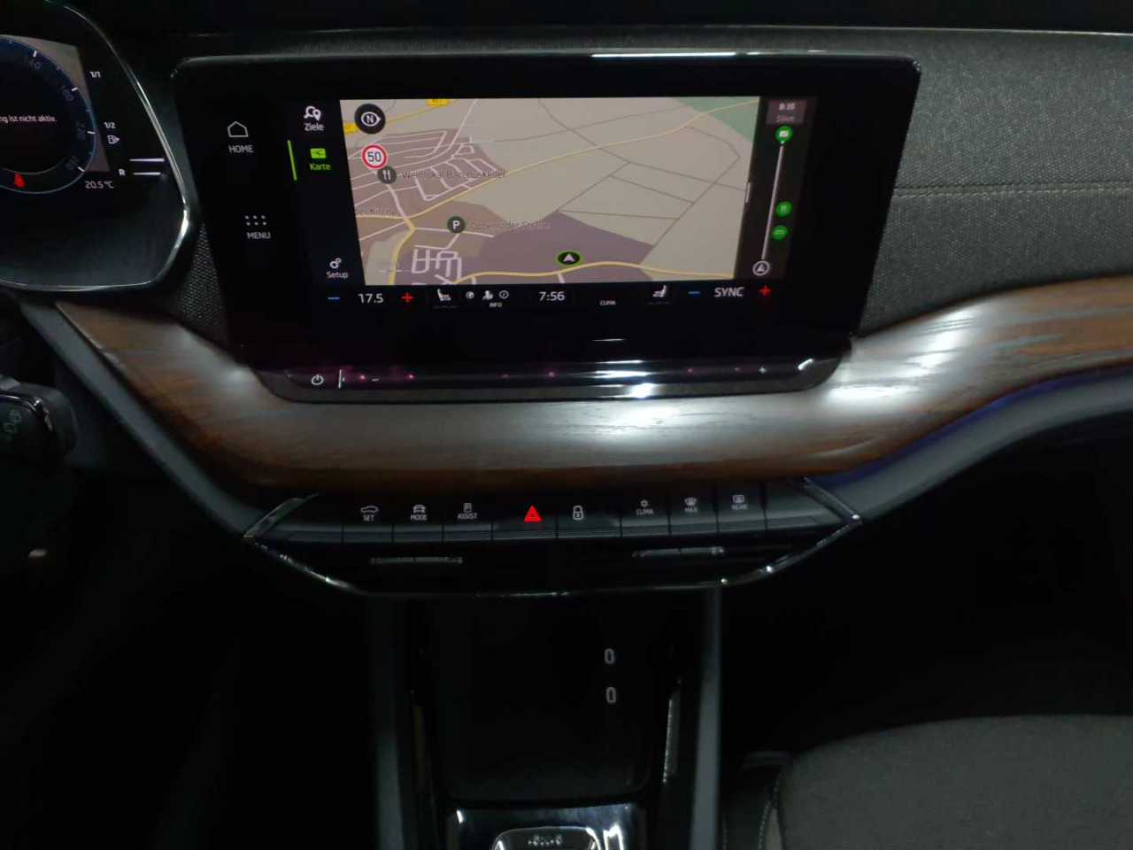 Skoda Octavia Combi 2.0 TDI DSG 4x4 Scout 17