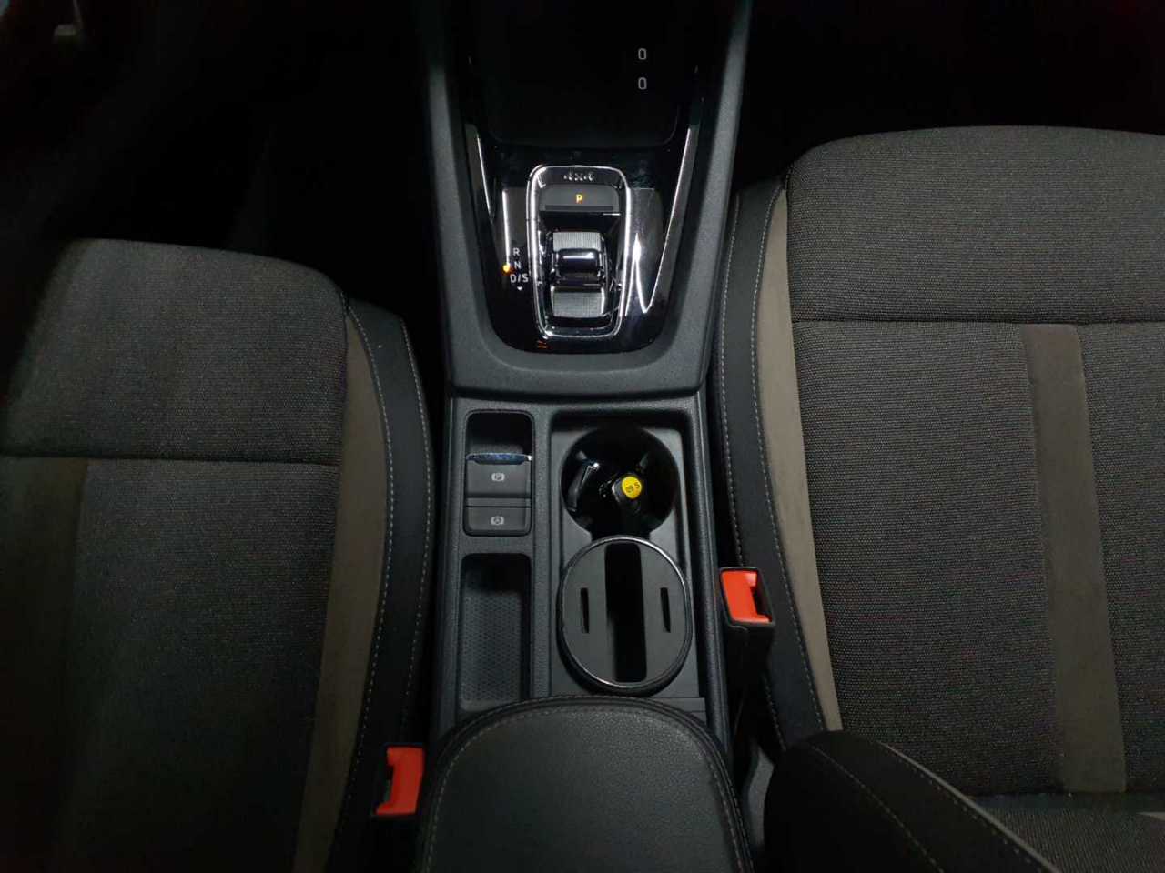 Skoda Octavia Combi 2.0 TDI DSG 4x4 Scout 10