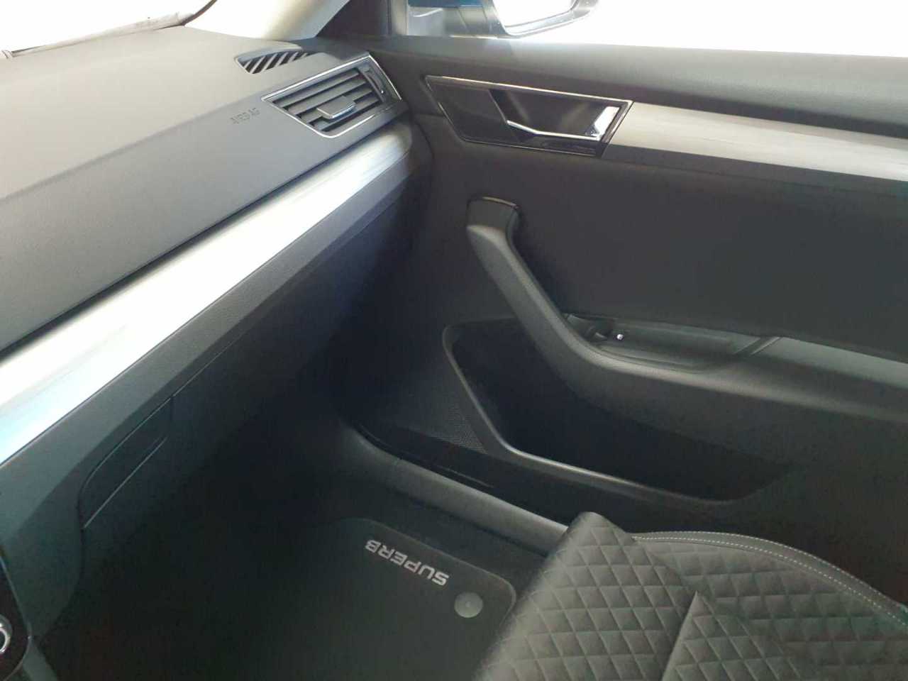 Skoda Superb Combi 2.0 TDI Ambition 15