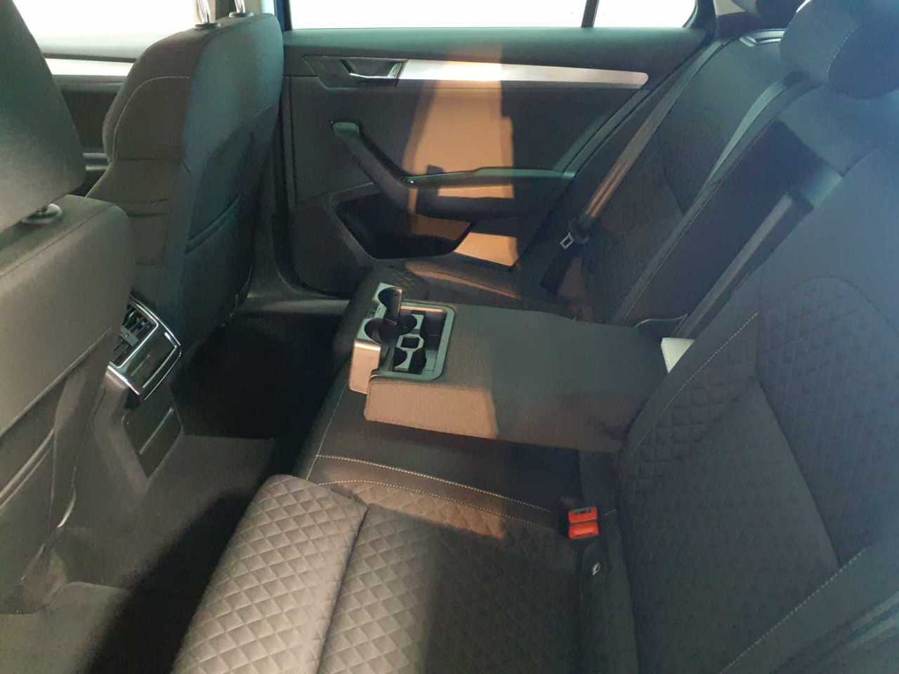 Skoda Superb Combi 2.0 TDI Ambition 7