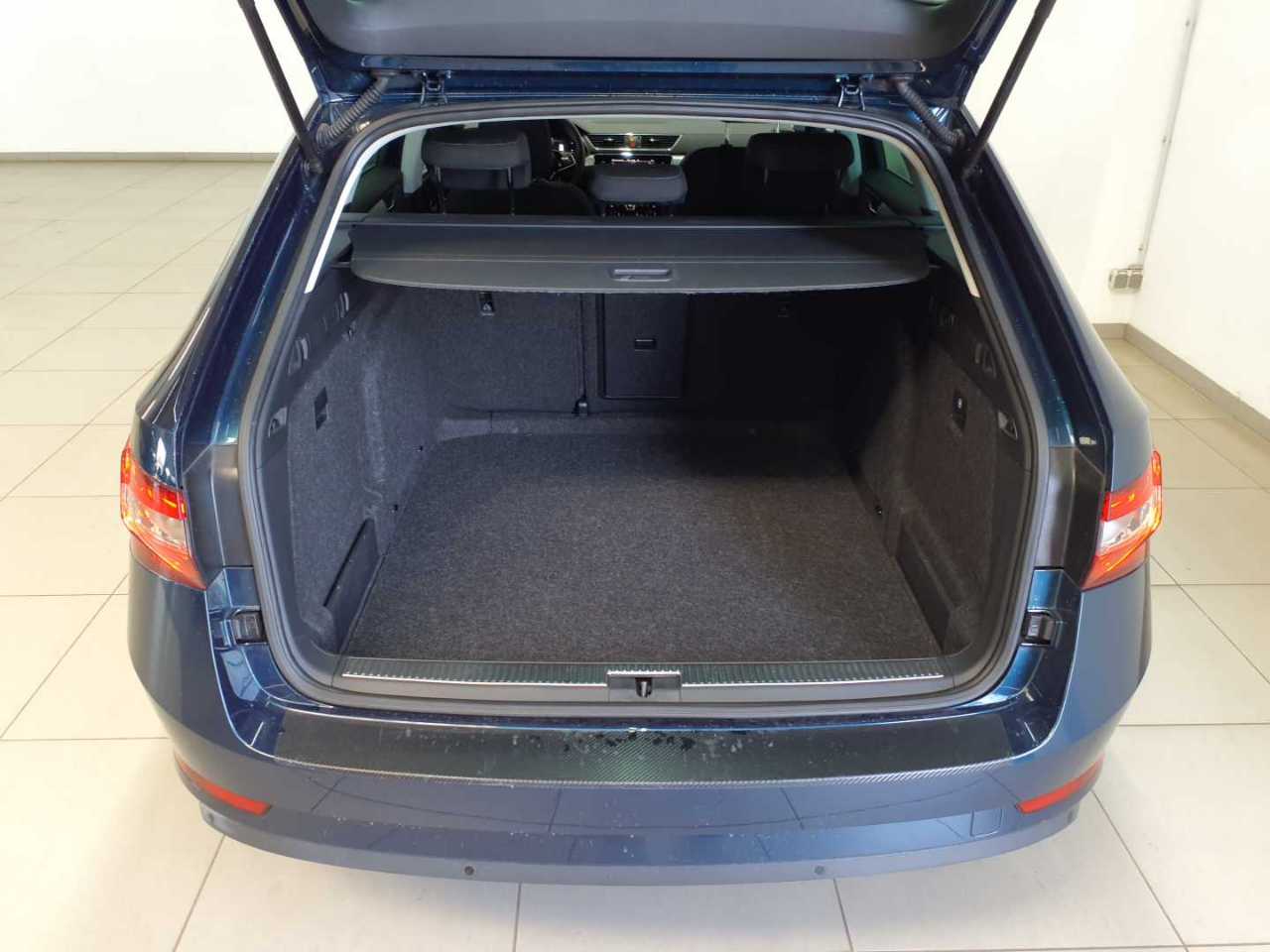 Skoda Superb Combi 2.0 TDI Ambition 9