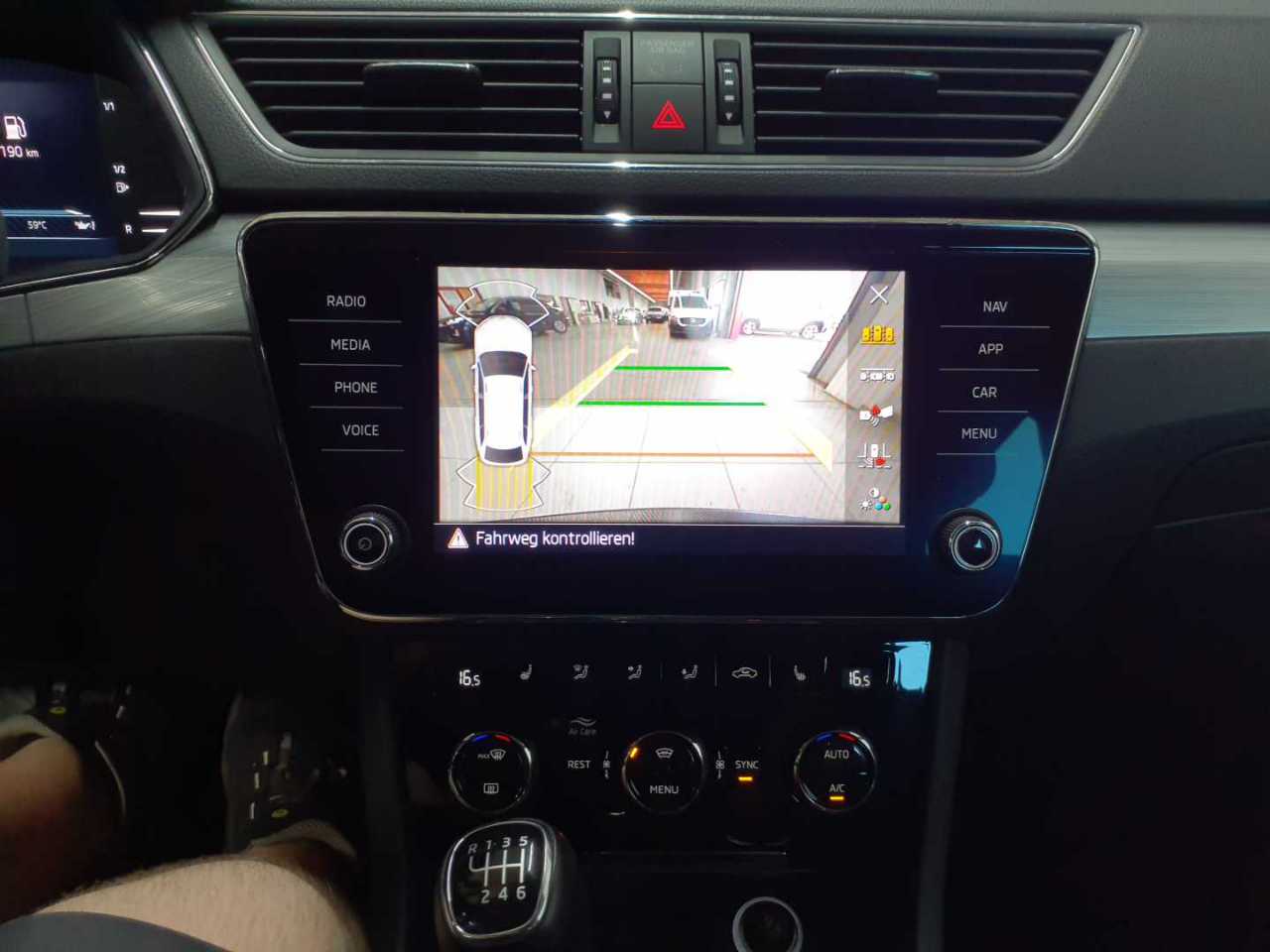 Skoda Superb Combi 2.0 TDI Ambition 13