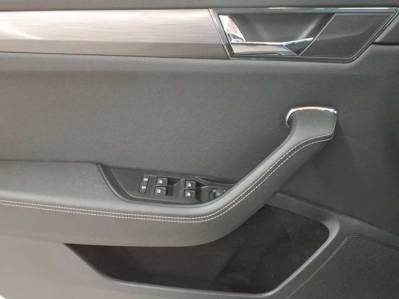 Skoda Superb Combi 2.0 TDI DSG Style 4