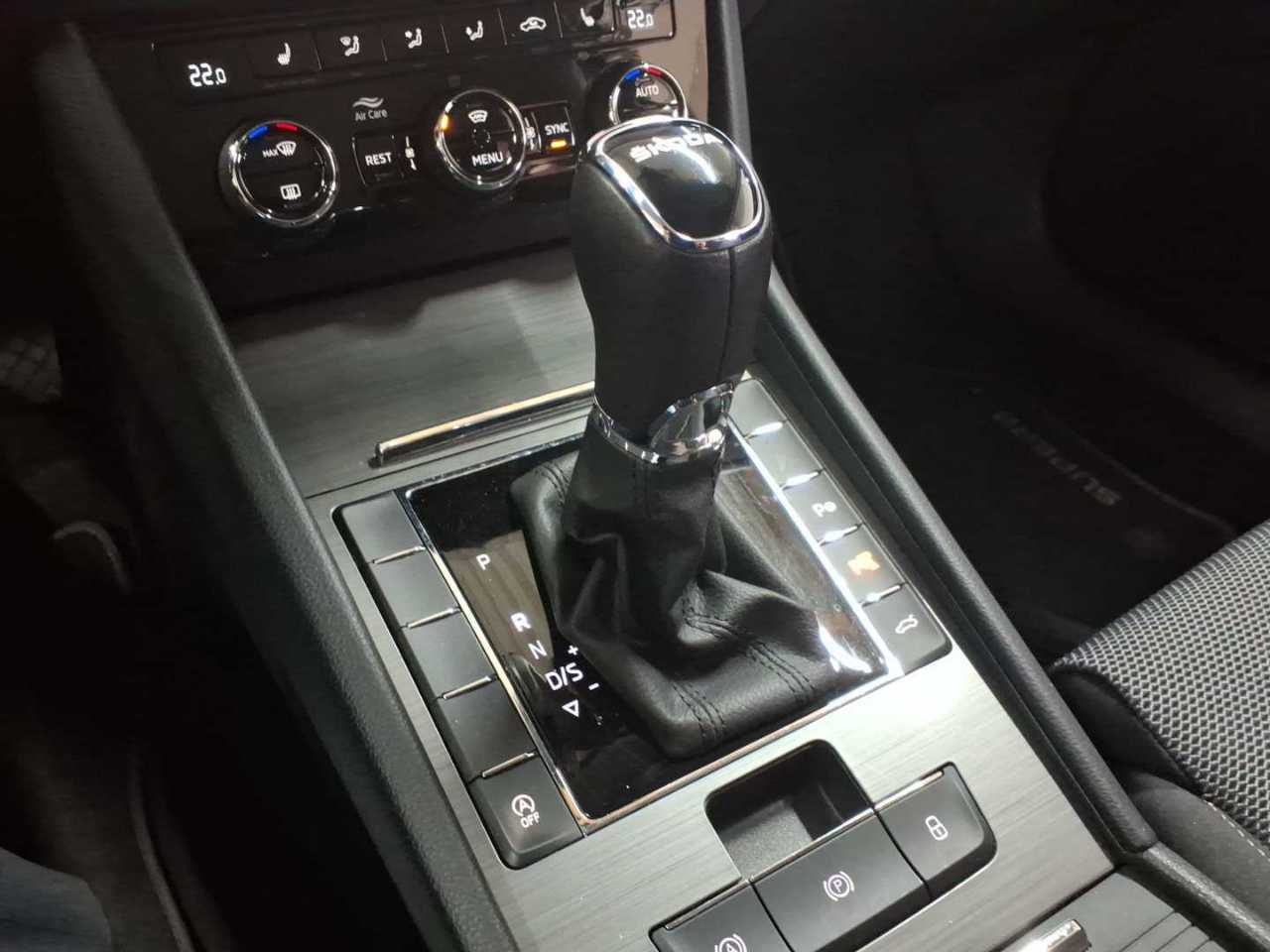 Skoda Superb Combi 2.0 TDI DSG Style 15