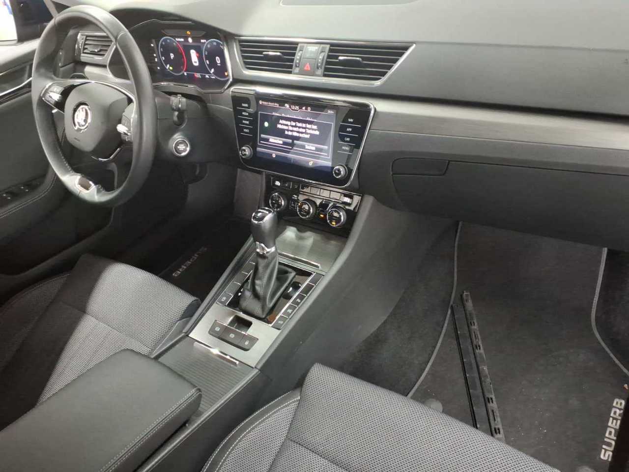 Skoda Superb Combi 2.0 TDI DSG Style 12