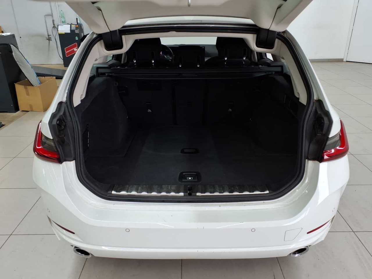 Bmw 320d Touring xDrive Aut. 9