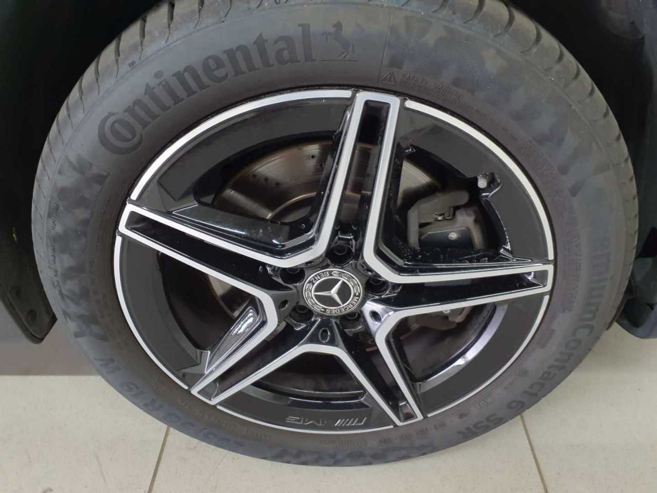 Mercedes-Benz GLB 220 d 4Matic 8G-DCT AMG Line 15