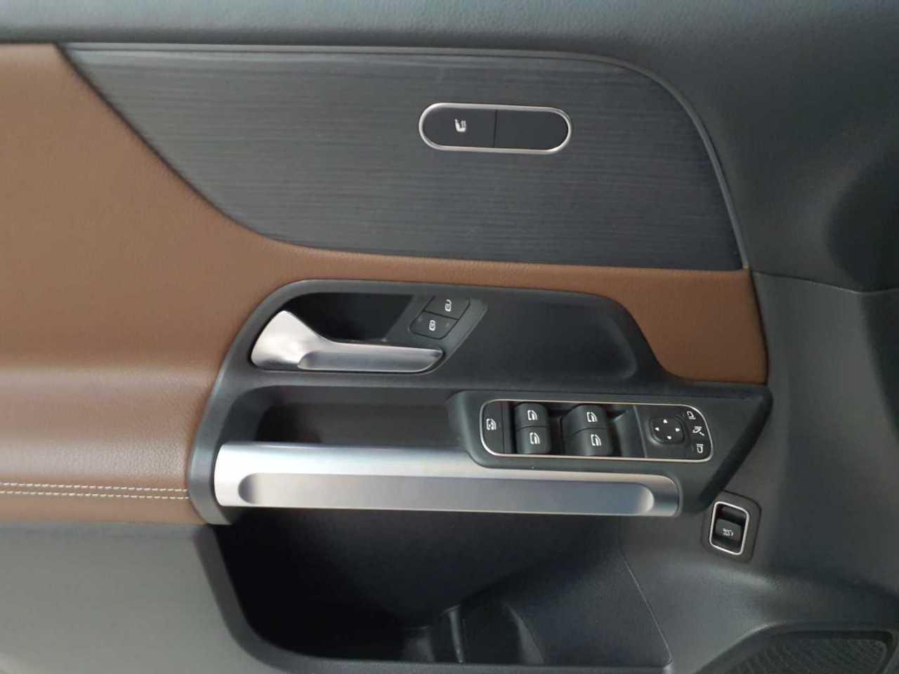 Mercedes-Benz GLB 220 d 4Matic 8G-DCT AMG Line 4