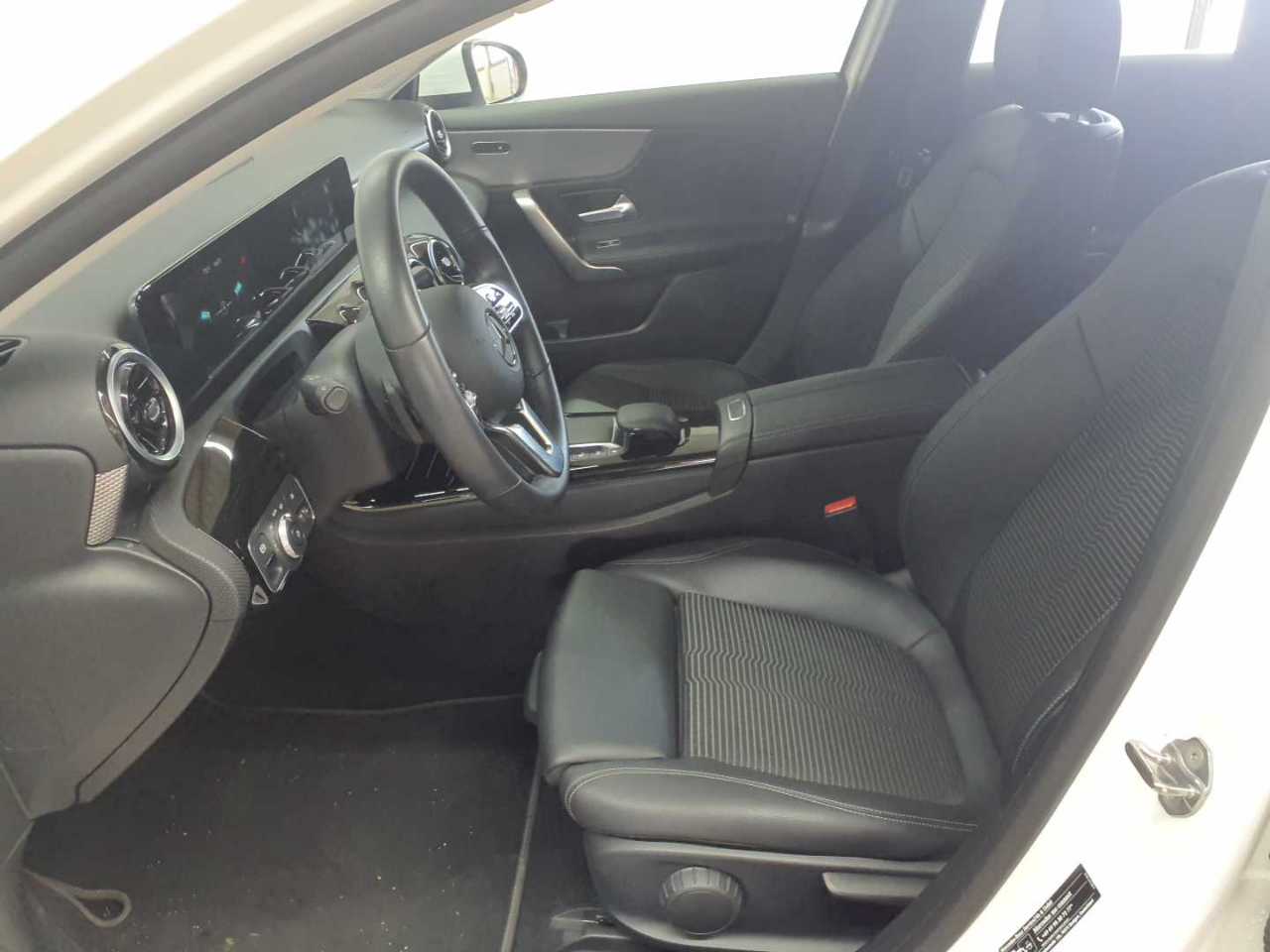 Mercedes-Benz A 200 d 4Matic 8G-DCT Progressive 3