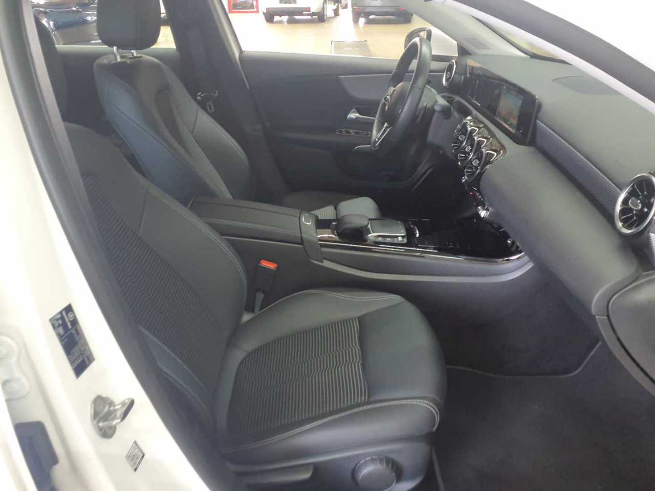 Mercedes-Benz A 200 d 4Matic 8G-DCT Progressive 11