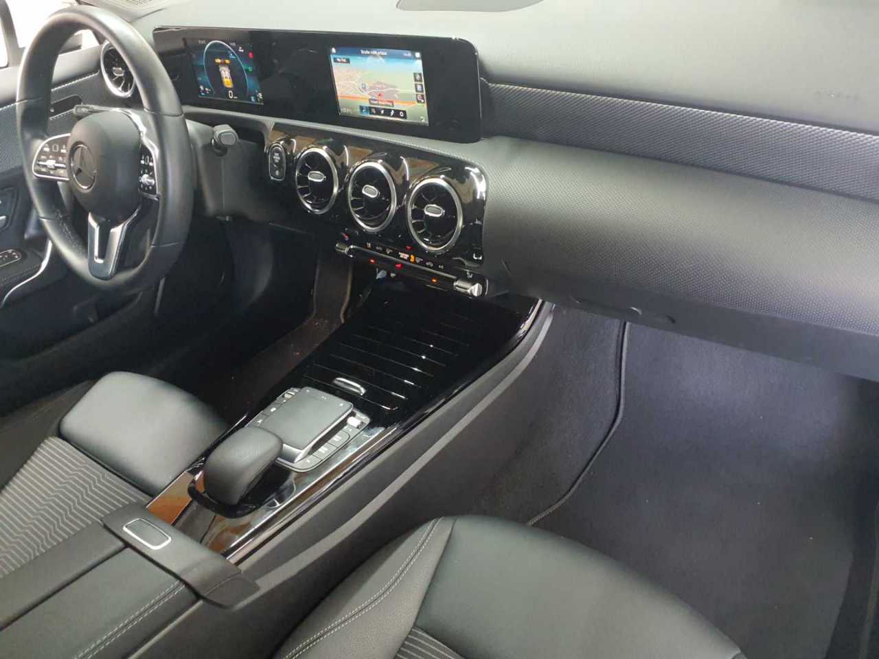 Mercedes-Benz A 200 d 4Matic 8G-DCT Progressive 12