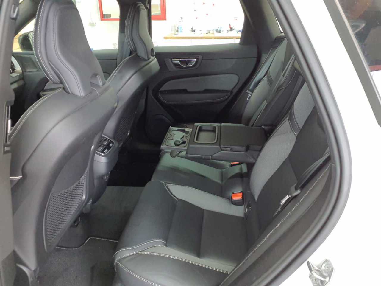 Volvo XC60 B4 D AWD Geartronic RDesign 9
