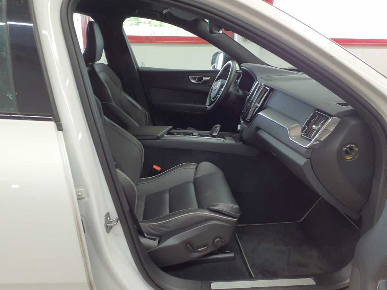 Volvo XC60 B4 D AWD Geartronic RDesign 13