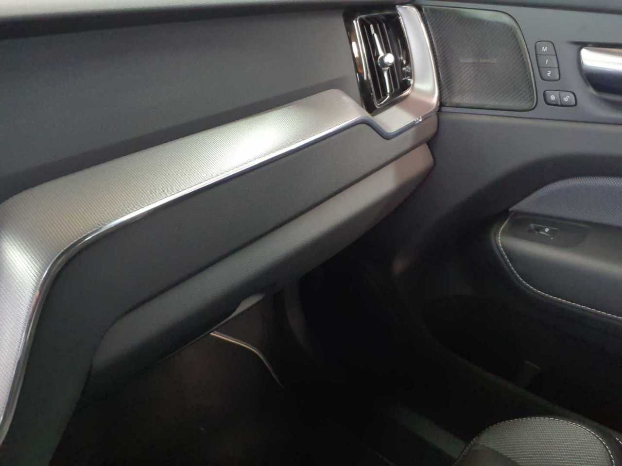 Volvo XC60 B4 D AWD Geartronic RDesign 18