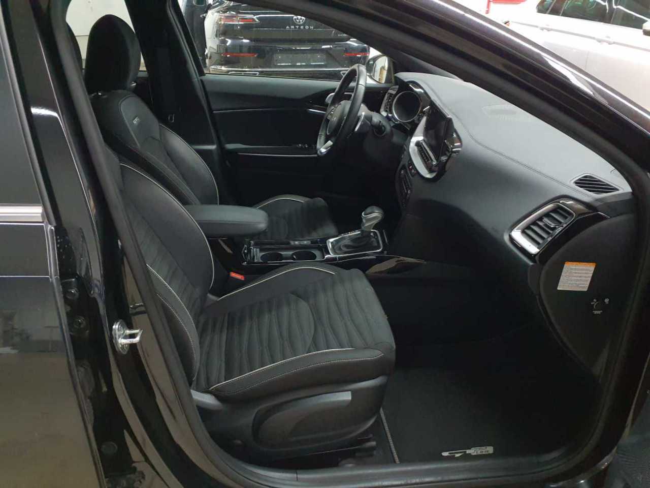 Kia Ceed 1.6 CRDi (48V Mild-Hybrid) DCT7 GT Line 12
