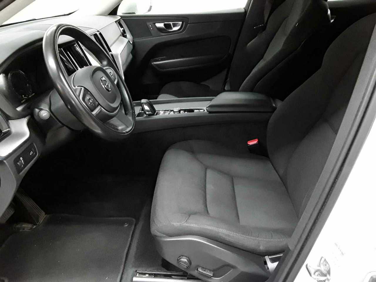Volvo XC60 B4 D AWD Geartronic Momentum Pro 3