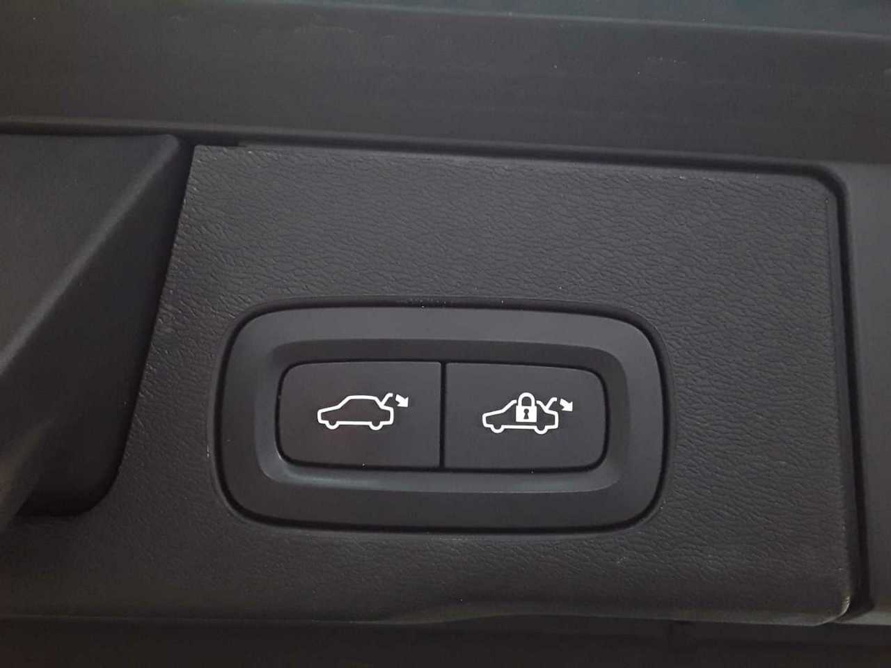 Volvo XC60 B4 D AWD Geartronic Momentum Pro 16